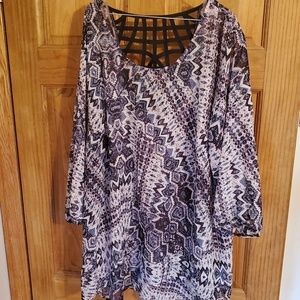 Maurices quarter length top.